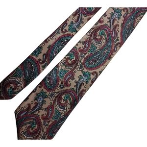 Elegant Paisley Men's Tie in Red and Green